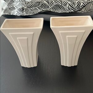 Elegant warm White Ceramic Vases
Art Deco style